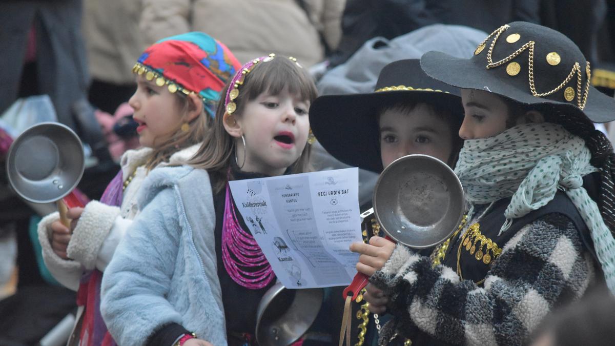 Iaz tradizioa berreskuratuta, otsailaren 7rako iragarri du kaldereroen etorrera Elur Txori elkarteak