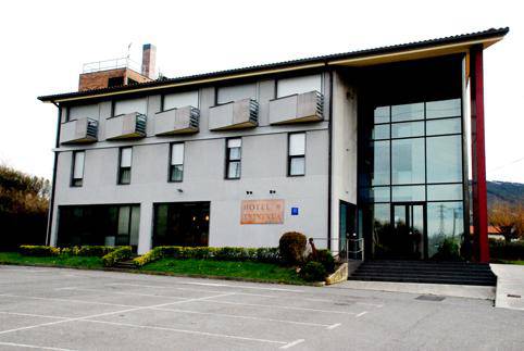 Herriko eta inguruko hotel eta ostatuekin hitzarmena egin du Udalak, larrialdietarako