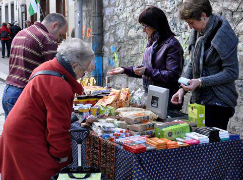 Bidezko Merkataritza postua azkeneko aldiz jarriko dute larunbatean, Plaza Berrin