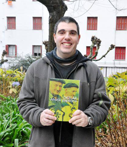 Iñigo Legorburuk irabazi du Okelar Saria, frankismoko haur galduei buruzko bertsoekin