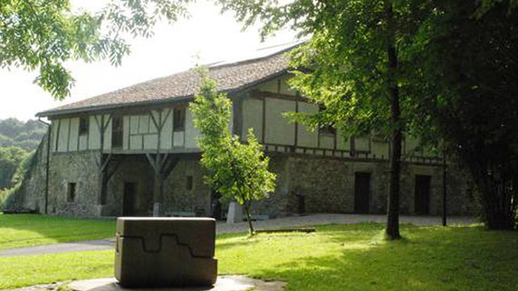 Diputazioak eta Jaurlaritzak ez zuten espero, Chillida familiak negoziazioak uzterik