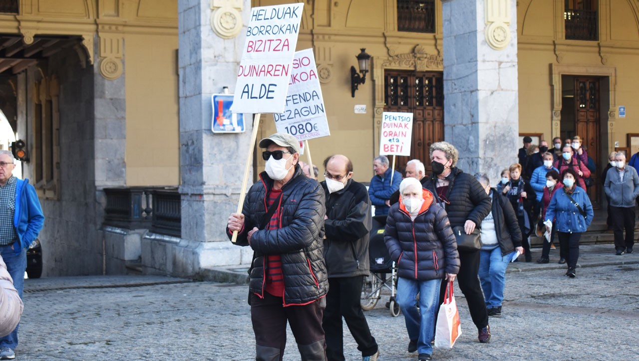 Pentsionistak plazara berriro, etzitik aurrera