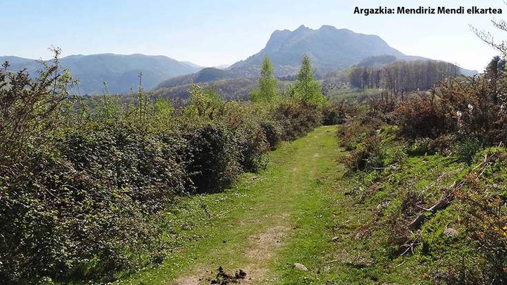 Pirinioetara bi txango Mendiriz Mendik, oinez eta eskien gainean