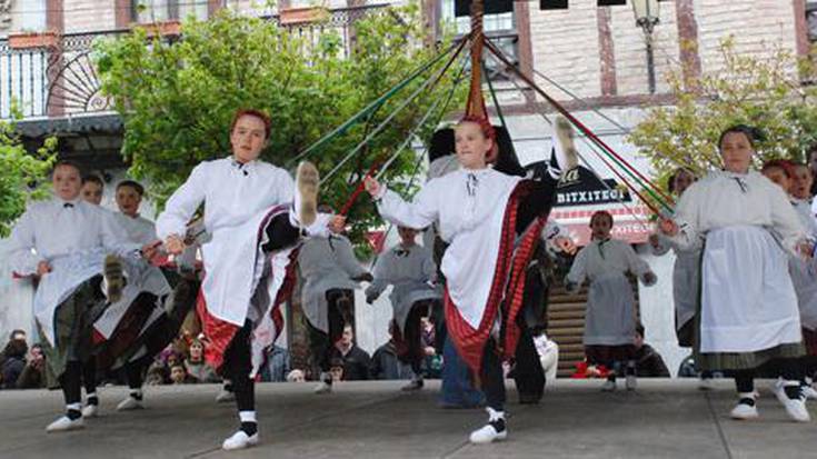 Txikienak protagonista gaur, Dantzari Festa hasteko
