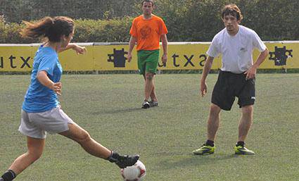 Futbola eta ekintza ugari, dispertsioaren kontra