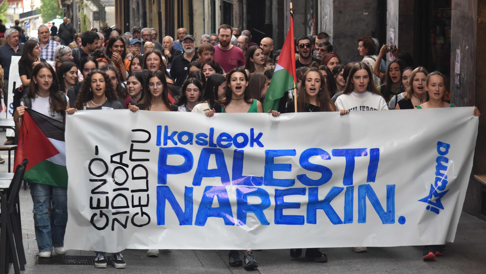 Ikasleak eta pentsiodunak bat eginda, Palestinako «genozidioa» salatzeko
