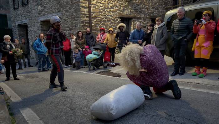 Indartsu iritsi dira Inauteriak Aranotik, bailarako bi aldeetara hedatzeko