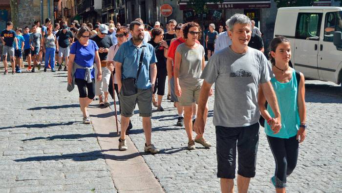 «Eskatzen dugu, osasun arloan legeek diotena betetzea, presoekin ere»