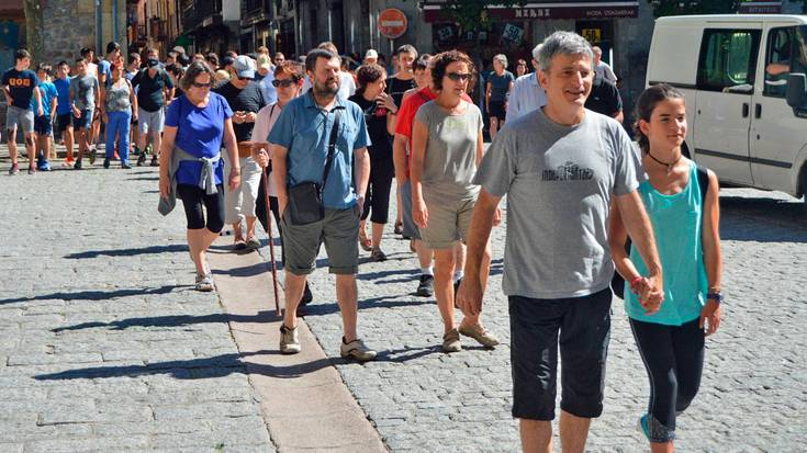 «Eskatzen dugu, osasun arloan legeek diotena betetzea, presoekin ere»