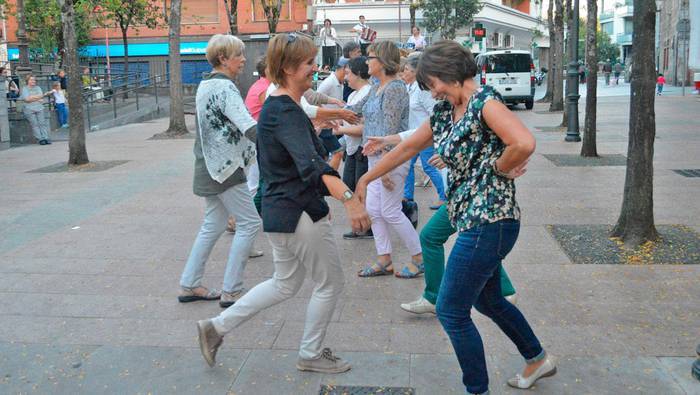 Erromeria eta Kalez kale kantari gaur, Kaxkoan