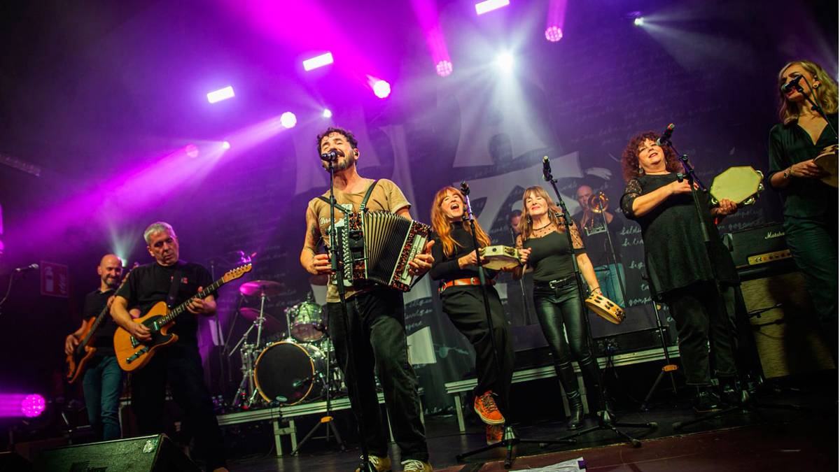 Denboran atzera, Etzakiten erritmora