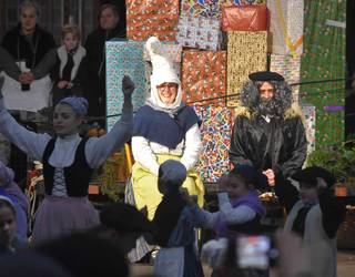 Festa giroan iritsi ziren Olentzero eta Mari Domingi, eguraldi petralarekin ere