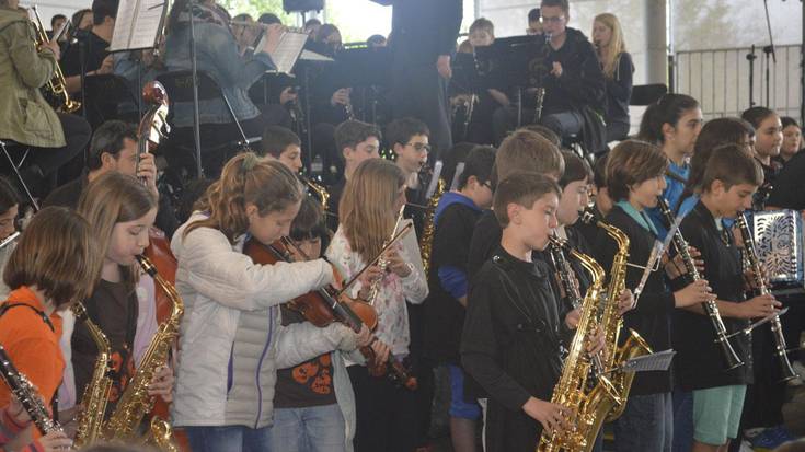 Kultura arteko musikarekin dantzan, bukaera