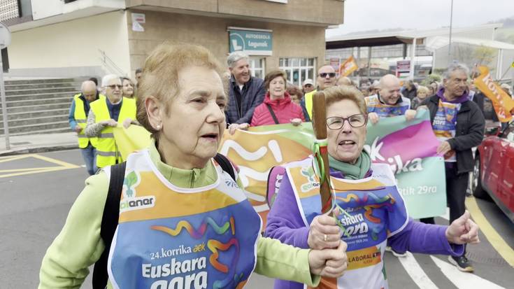 Dinokorrika jendetsua, Hernaniko kaleetan barrena