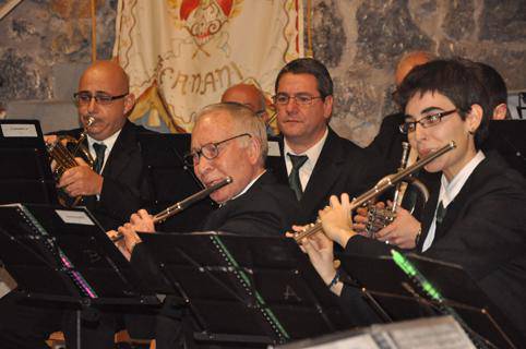 Santa Zeziliak ez ezik, herritarrek ere gustora hartu zuten atzoko emanaldia