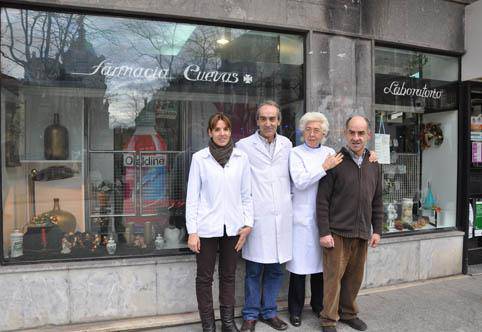 Gauean larrialdiren bat izanez gero, Chucla-Cuevas farmazira jo 