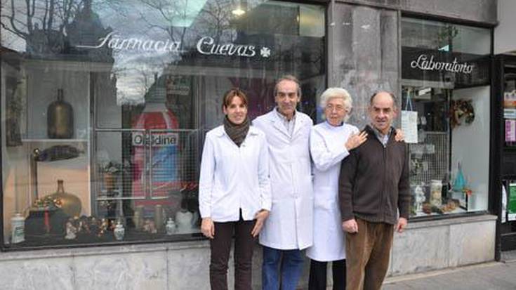 Gauean larrialdiren bat izanez gero, Chucla-Cuevas farmazira jo 