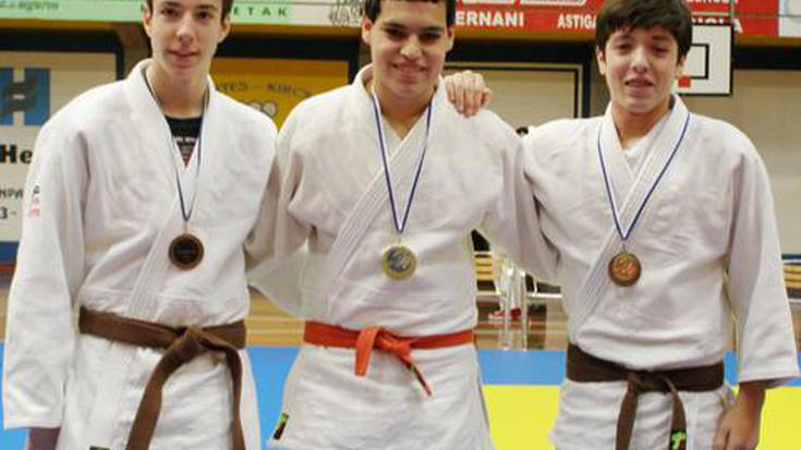Ortiz txapeldun, eta Bengoetxea eta Mujika hirugarren, Hernanin jokatutako Judo txapelketan
