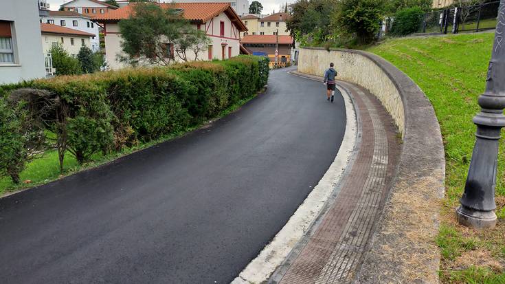 Bukatu dituzte Santa Barbarako errepidea  asfaltatzeko lanak