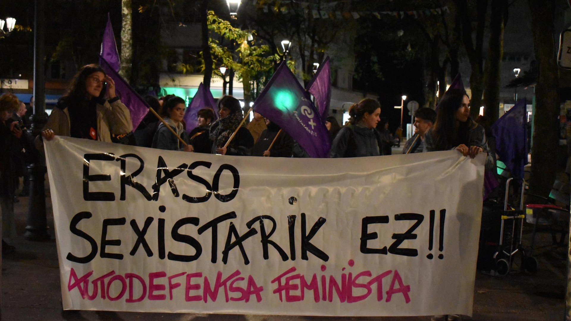 Kontzentrazioa gaur Plaza Berrin, Angeluko erailketa matxista salatzeko