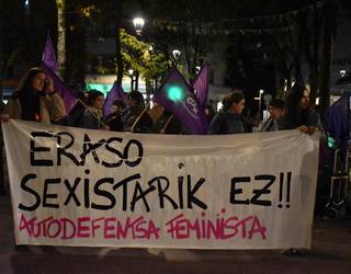 Kontzentrazioa gaur Plaza Berrin, Angeluko erailketa matxista salatzeko