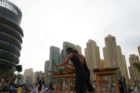 Ugarte eta Iturrioz Dubaien, txalaparta jotzen