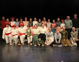 Gazte mailako Hernaniko Aurresku Txapelketa izan zen igandean Biterin