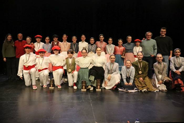 Gazte mailako Hernaniko Aurresku Txapelketa izan zen igandean Biterin