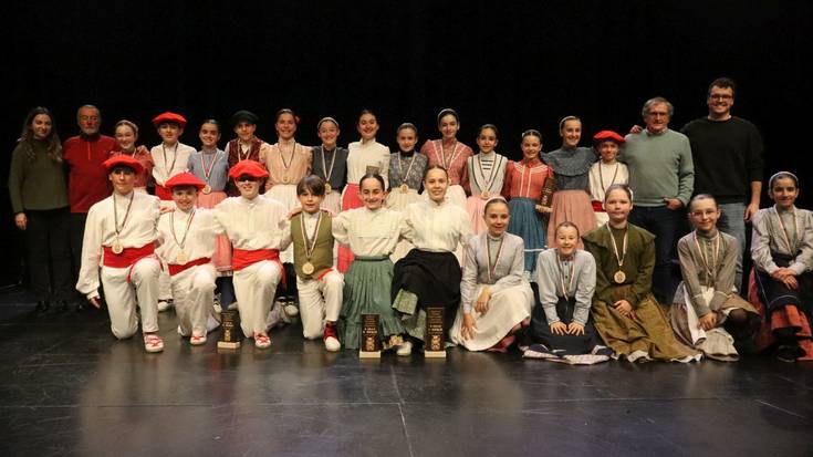 Gazte mailako Hernaniko Aurresku Txapelketa izan zen igandean Biterin