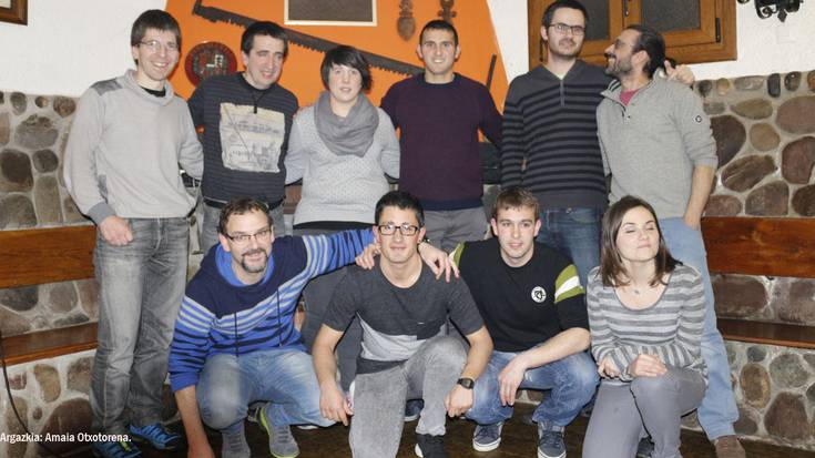 Irunera bidean ereñotzuarrak, Ur Mian  azkoitiarrei irabazita