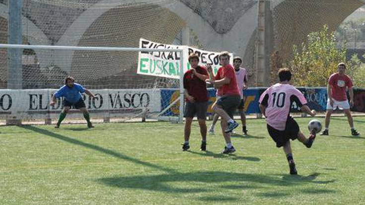 Giro ederra eta eguraldia lagun atzo Amnistiaren aldeko futbito txapelketan