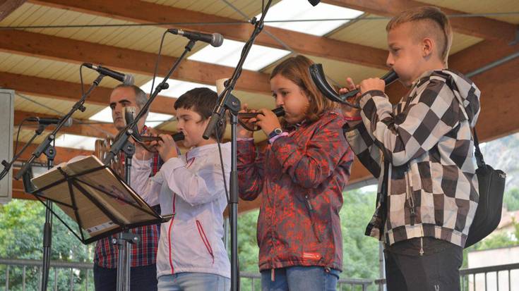 Inguruko albokariak gaur, herria alaitzeko prest
