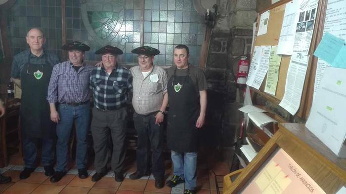 Mikel eta Joxe eta Joxe Etxarri, garaile