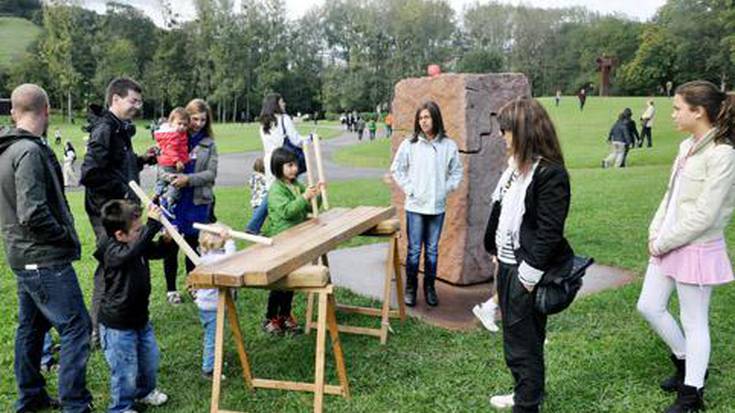 Ehundaka bisitarirekin ospatu zuten atzo hamargarren urteurrena Chillida-Lekun