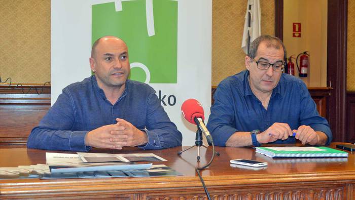 Bi ekitaldi, frankismoaren biktimen memoria gogora ekartzeko asmoz