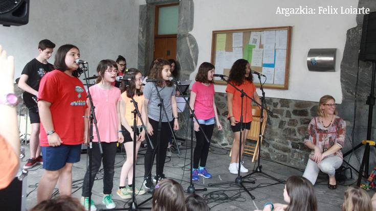 Ikasturte bukaera, musika artean