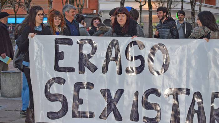 Baionako bi emakumeren erailketa salatu zuten atzo