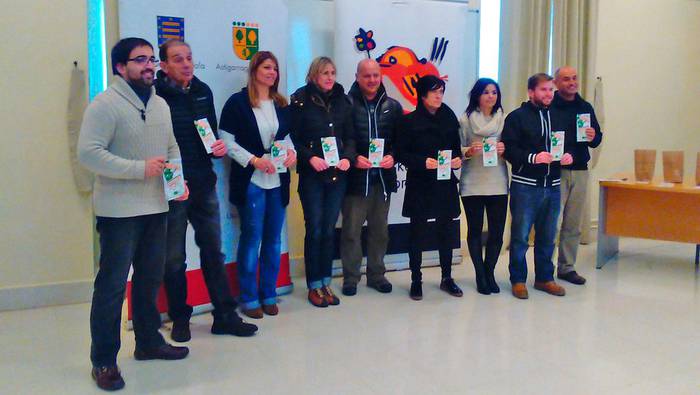 Hiru hernaniarrek saria, gidatzen euskeraz ikasteagatik