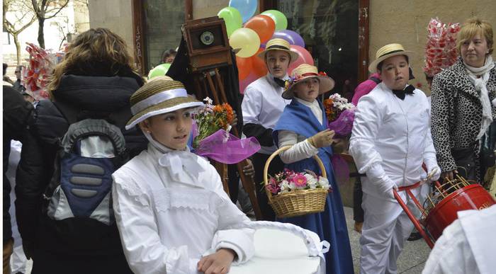 Badator, umorearen eta kolorearen festa