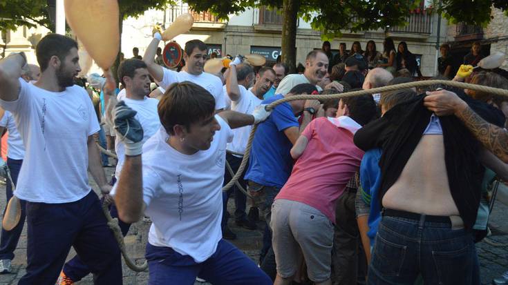 Axeriaren tranpan erori ziren atzo, gaupasero eta herritar goiztiarrak