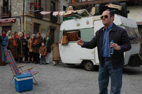 «Visa Vis antzezlana, umeentzako baino, helduentzako da. Edonola ere, helburua ondo pasatzea da»