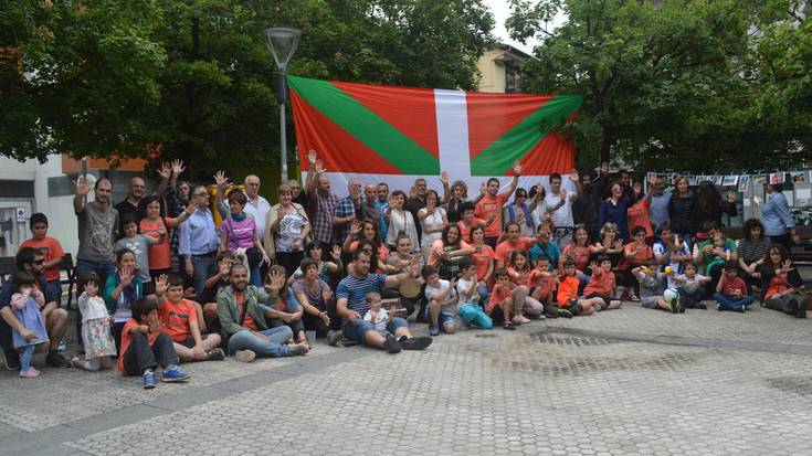 «Hilabete besterik ez, horrenbeste desio, espero, amesten dugun egunerako!»