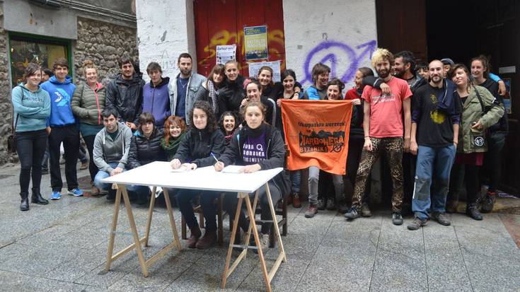 «Karbonerak etxebizitza eskubidea gauzatu du urte hauetan guztietan»