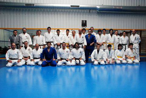 Jiu-Jitsu defentsa pertsonaleko ikastaroa izan zen larunbatean, Lorenzo Sinesio eta Julen Madina irakasleen eskutik