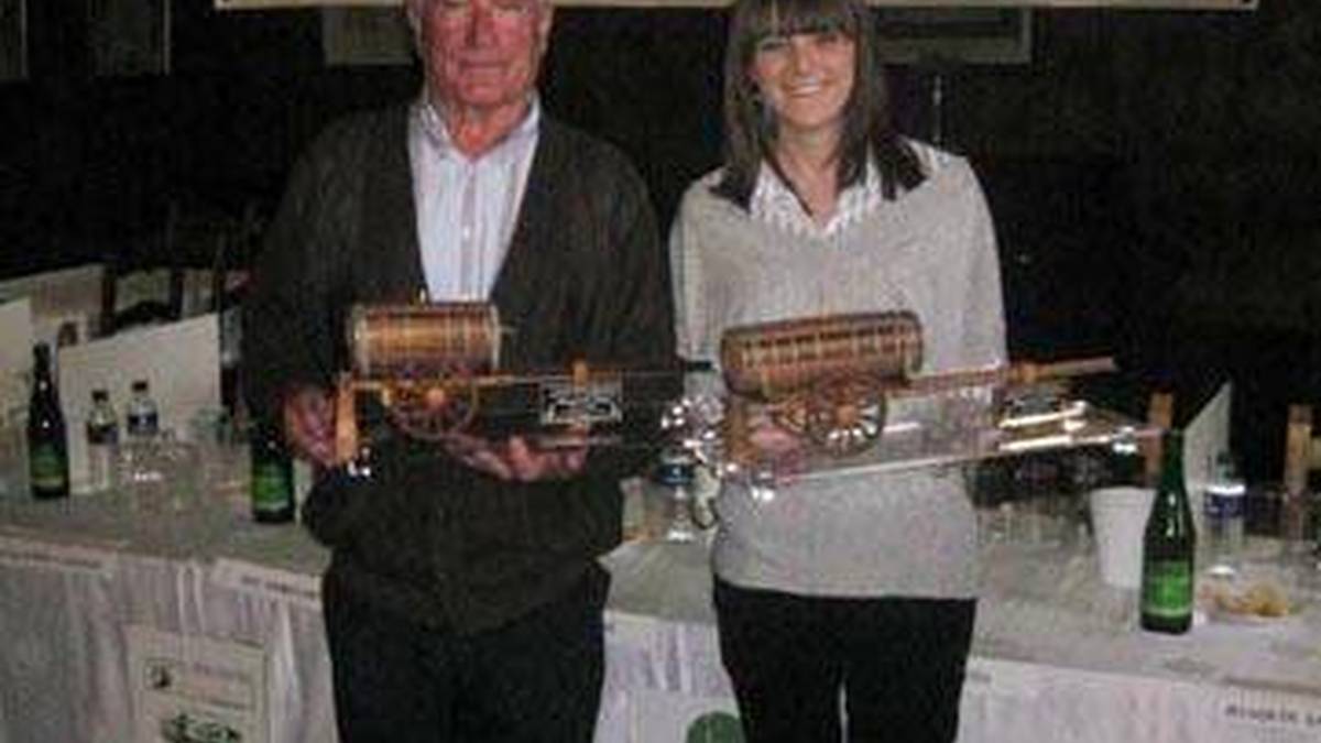 Hernaniko gazteak sagardoa nola egiten den ikasten