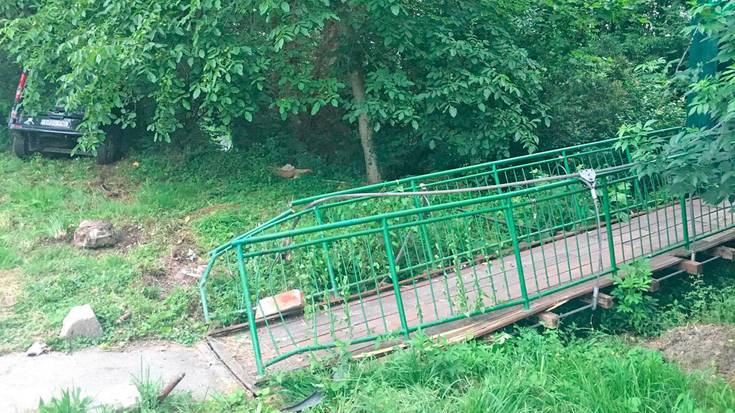 Furgoneta batek istripua, Txurieneko zubia jota