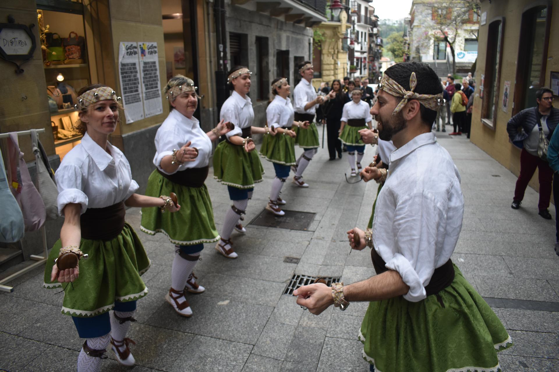 'Gamazada'k kolorea eta dantza ekarri zituen Kaxkora