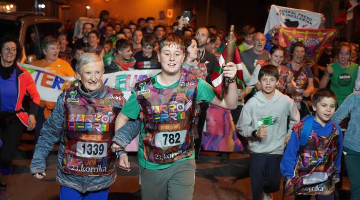 Prestatu zapatillak eta eztarriak... bihar gauean iritsiko da Korrika Hernanira eta Astigarragara!