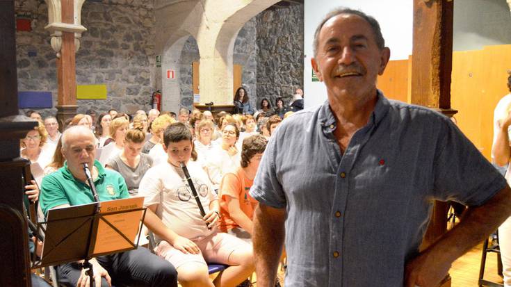 «Urduri egongo naiz; hainbeste jendek nirekin jotzea ohorea da!»