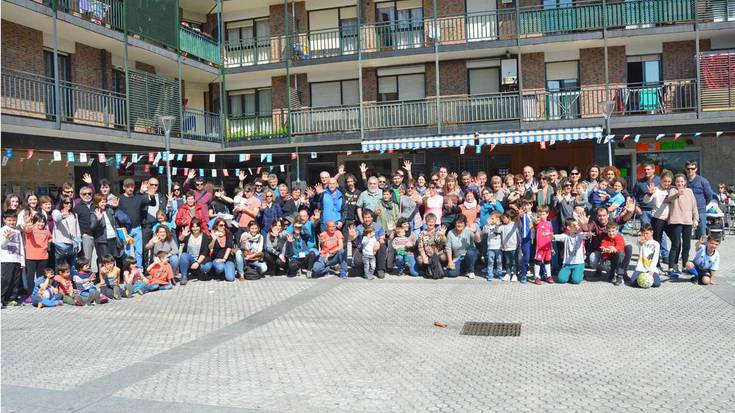 Festa giroa nagusi, herri galdeketan